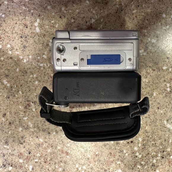 Sleek Silver and Black Professional Video Camera by sharp view cam Z good shape - Picture 6 of 12